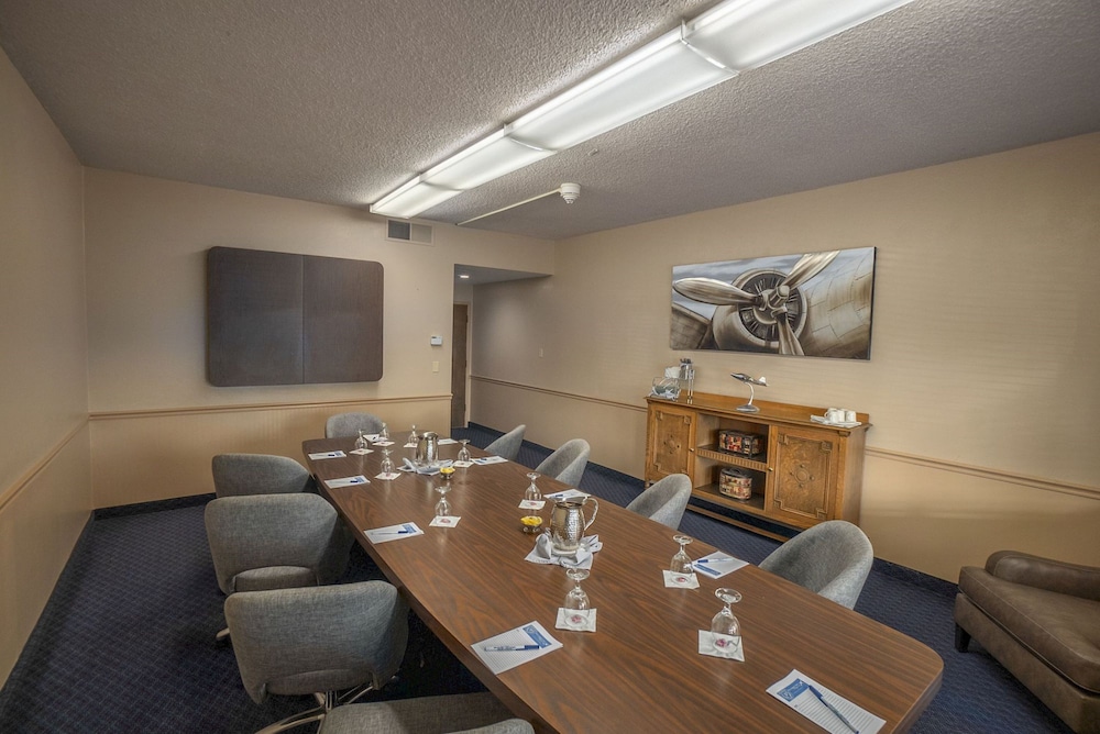 Piccadilly Inn Airport - photo 47