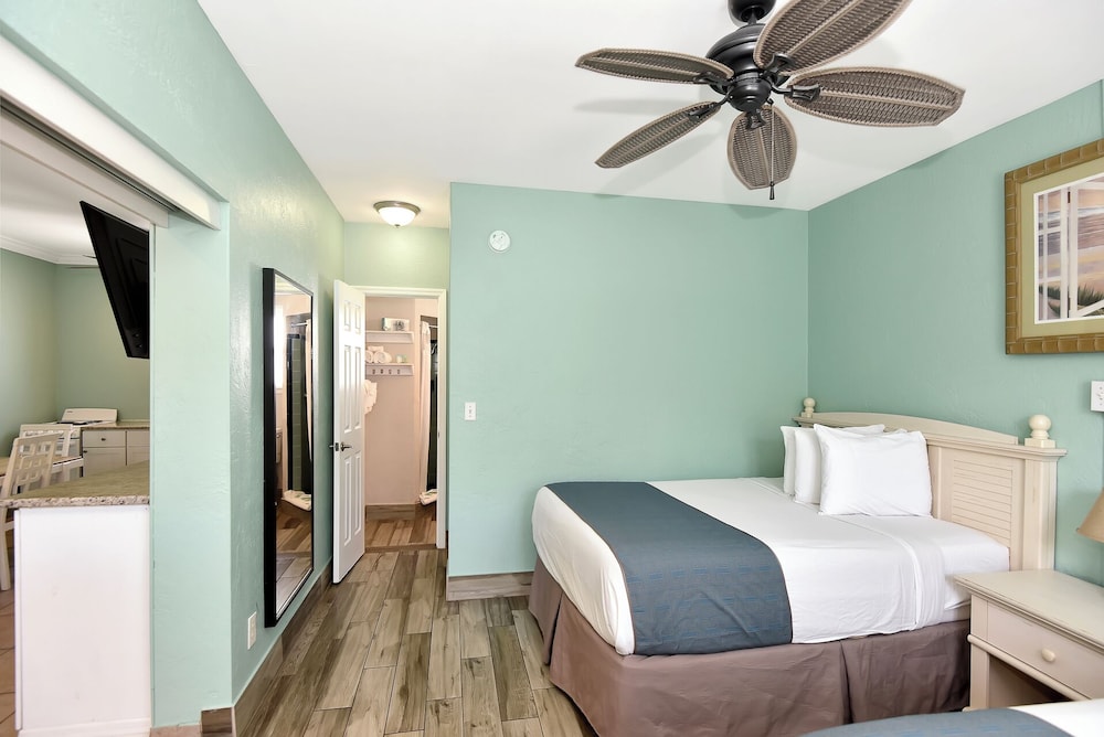 Shoreline Suites & Cabana Cottages - photo 25