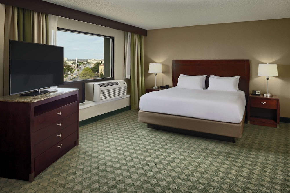 DoubleTree by Hilton San Antonio Downtown - photo 10