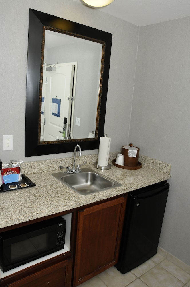 Hampton Inn & Suites Redding - photo 23