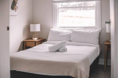 Cooranbong Farm Stay 7 Bedrooms Cottage with Pool and Tennis Court — 4-Star Luxury Hotel in Cooranbong, Australia