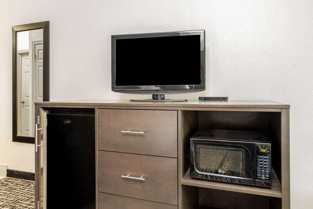La Quinta Inn & Suites by Wyndham Hillsboro - photo 24