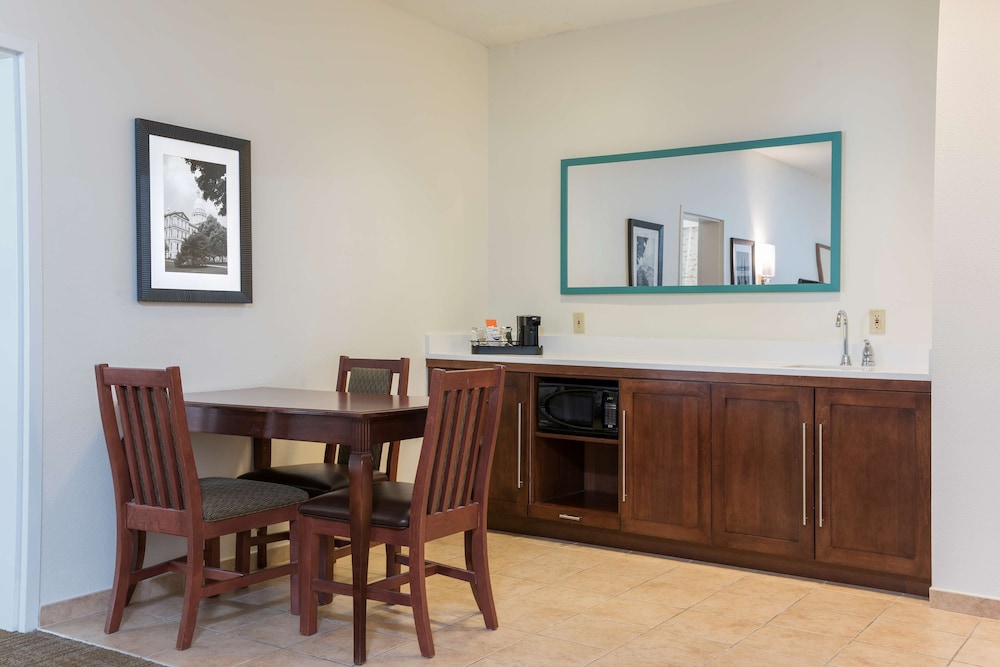 Hampton Inn East Lansing - photo 20