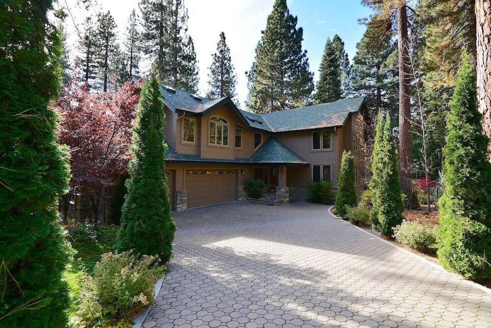 Luxurious Incline Village Spot 5 Br Home by RedAwning
