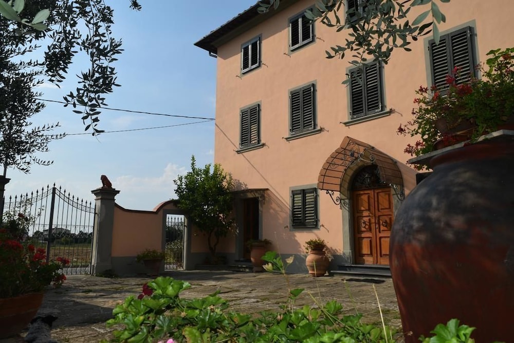 La convenienza — hotel in Cascina