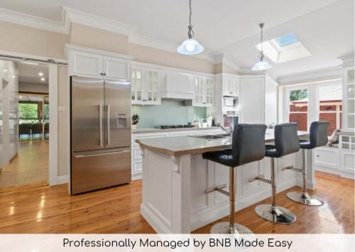 The Richardson Spacious Entertaining Sleeps 8 in Wagga Wagga, Australia