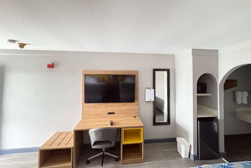Days Inn by Wyndham Gonzales - photo 18