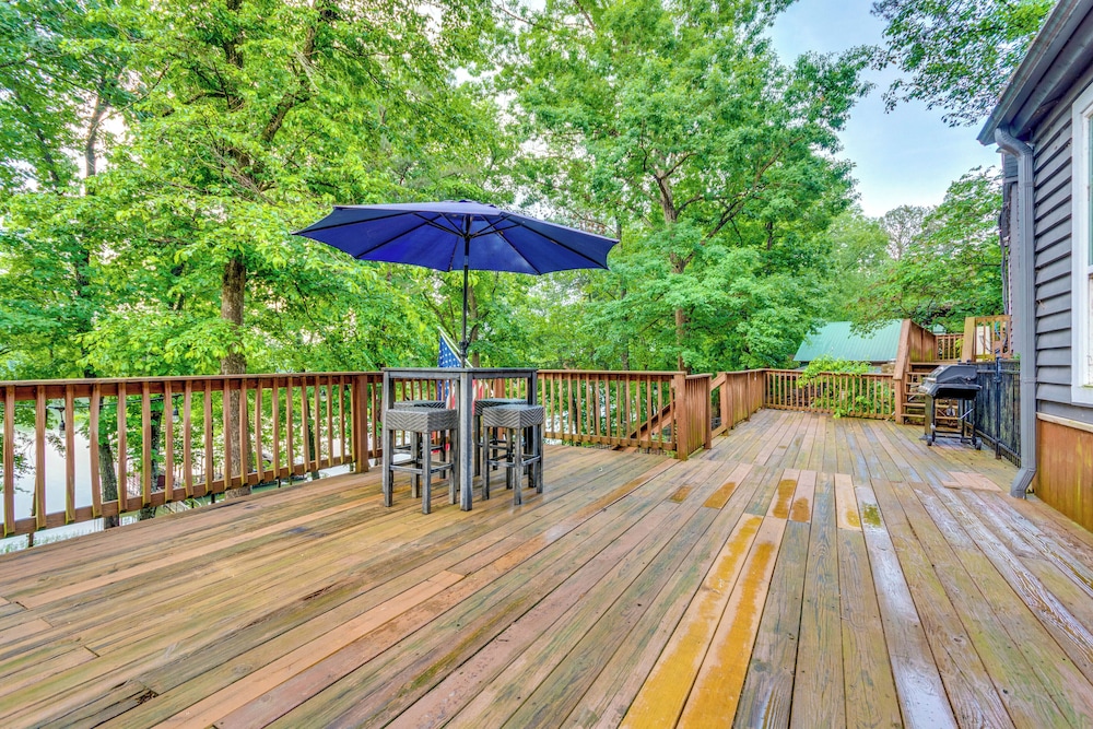 Lakefront Arkansas Abode Deck Grill Fire Pit — Scranton