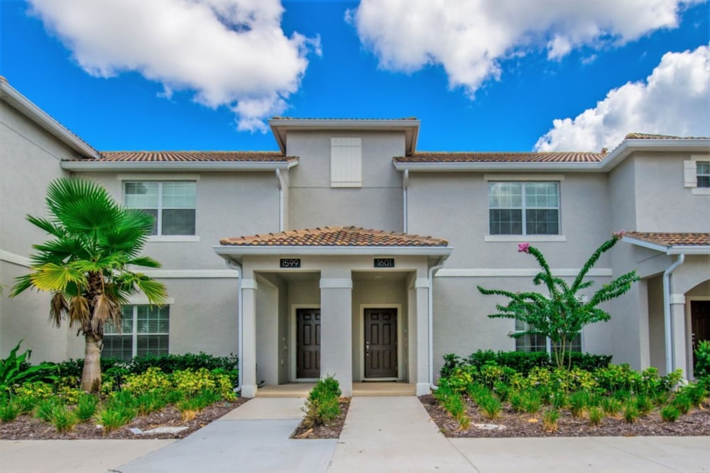 4 Bed 3 Ba Champions Gate Pool Home — 4-Star Luxury Hotel in Davenport, United States