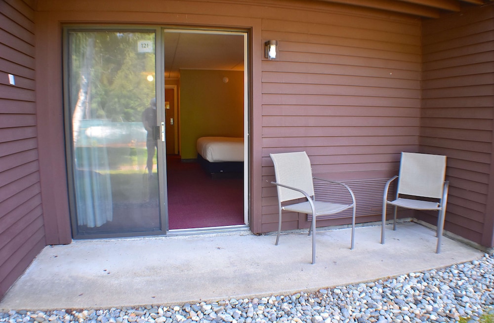 Fireside Inn & Suites Gilford - photo 27