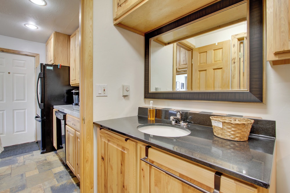 Modern Mountain View Condo at Big Sky Resort - photo 22