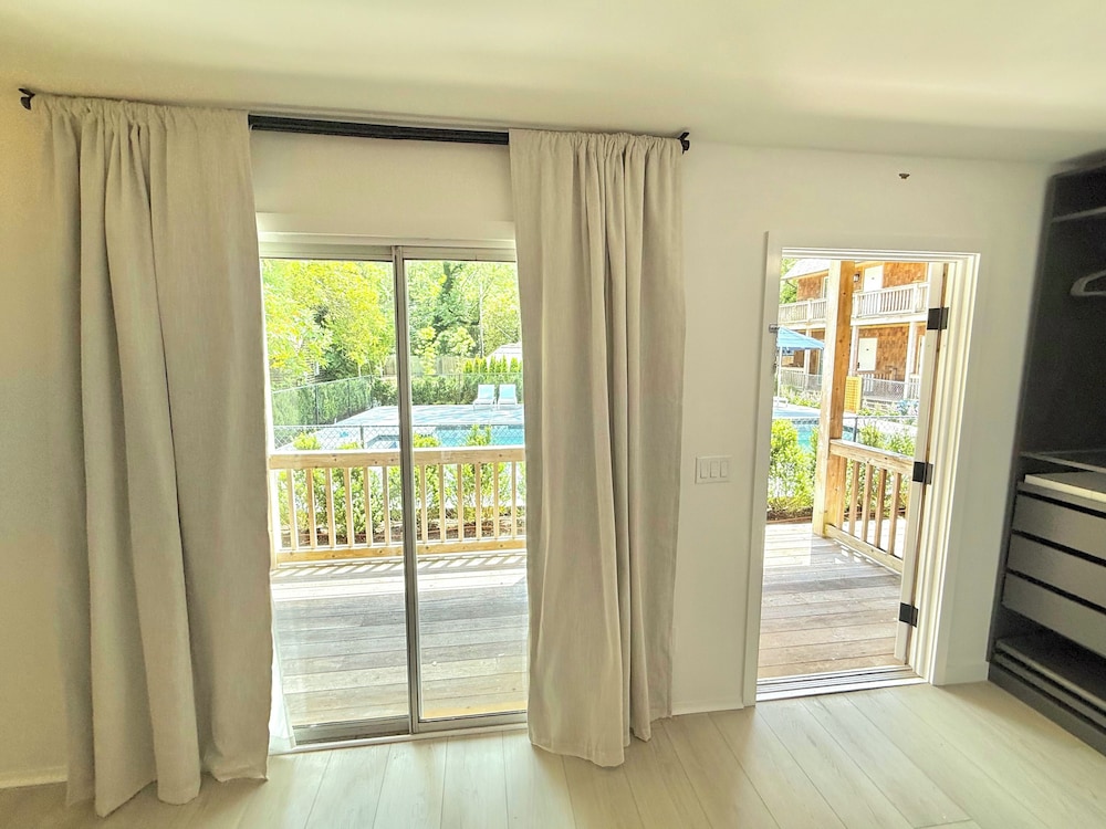 380 Inn - photo 2