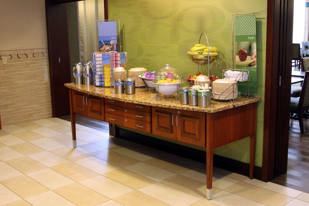 Hampton Inn & Suites Paducah - photo 34