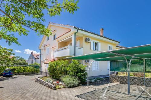 Apartment Lidia — 4-Star Luxury Hotel in Baska, Croatia