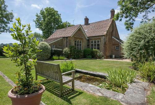 The Old School — hotel in Maiden Newton