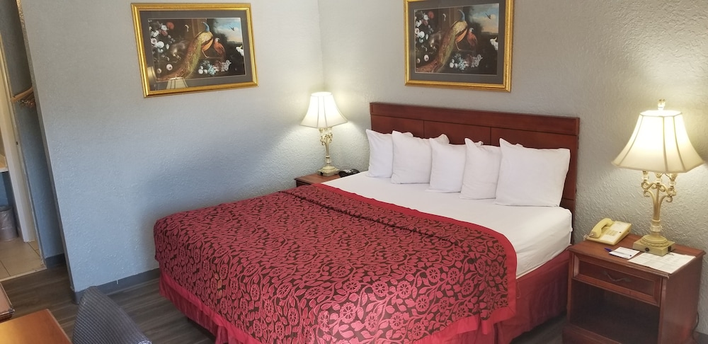 Days Inn by Wyndham Orlando Downtown - photo 3