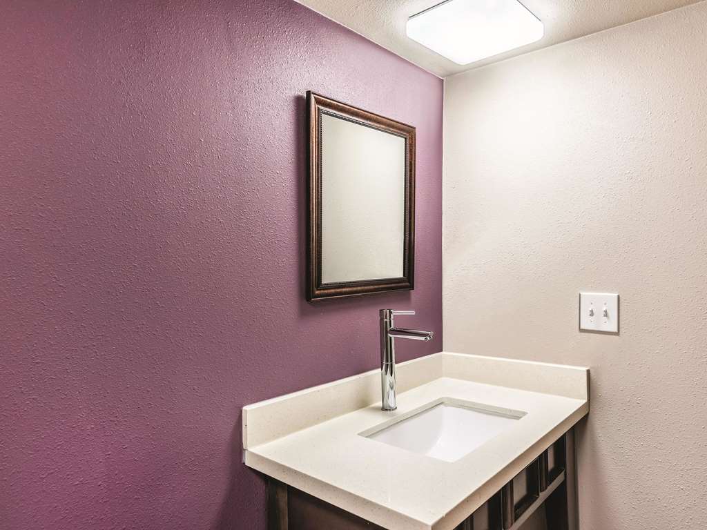 La Quinta Inn & Suites by Wyndham Colorado Springs North - photo 12