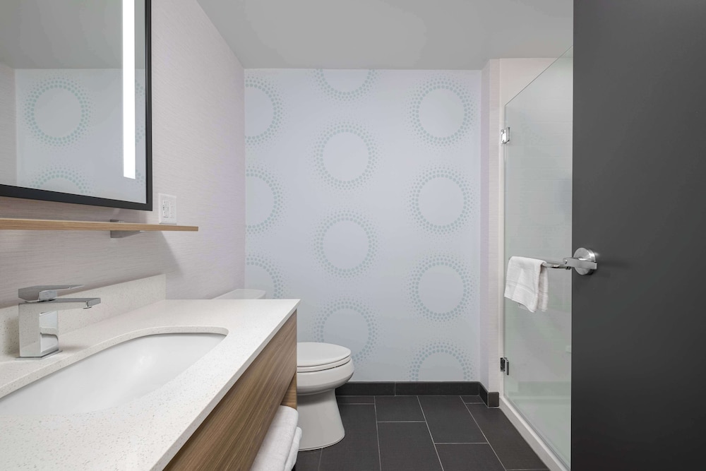 Tru by Hilton Phoenix Midtown - photo 7