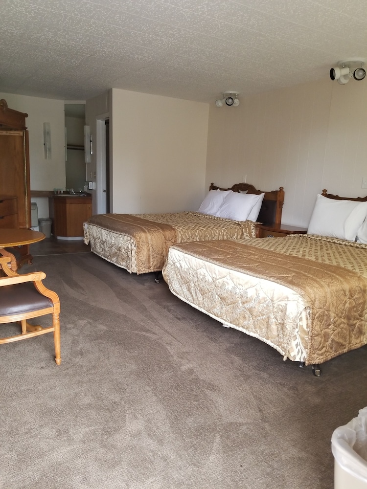 Plaza Motel - photo 2