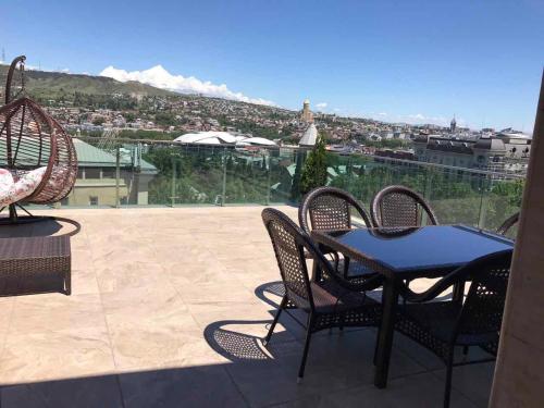 Lesya Apartment with Terrace
