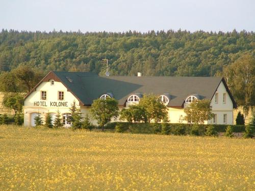 Hotel Kolonie — hotel in Tuchlovice