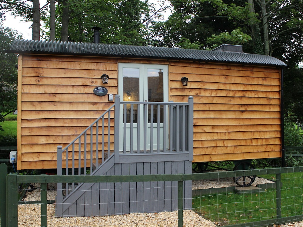 Badgers Sett - carbon neutral hotel in Belford