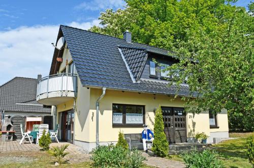 schönes Ferienhaus mit Kamin und Sauna im Ostseebad Sellin — 4-Star Luxury Hotel in Ostseebad Sellin, Germany