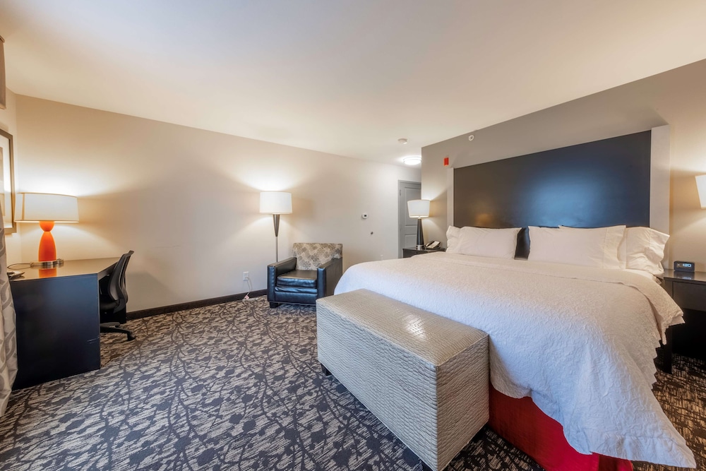 Hampton Inn & Suites DuPont - photo 10
