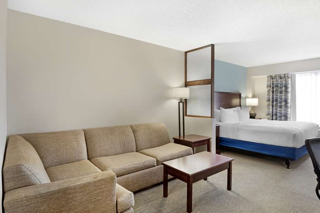 Best Western Plus Crossroads Inn & Suites - photo 12