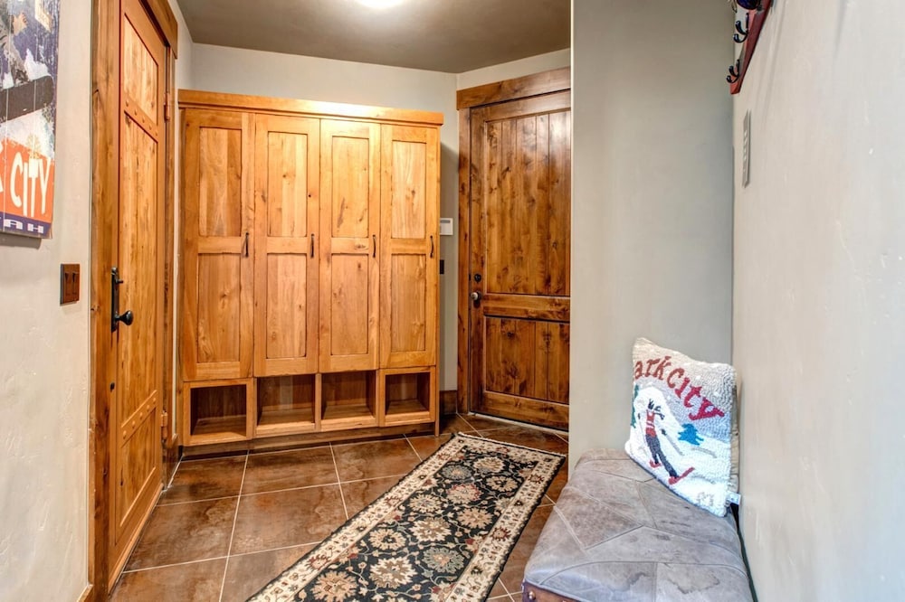 Best Location Steps to Main St Free City Bus to Deer Valley PC Resort Expansive 4 Bedroom Penthouse with Hot Tub BBQ PRH 685 by KBM Resorts - photo 10