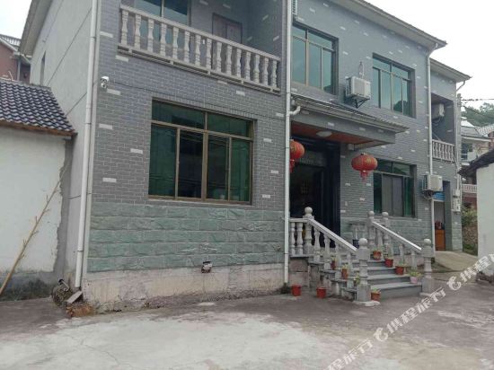Xiangcunqingshe - carbon neutral hotel in Deqing