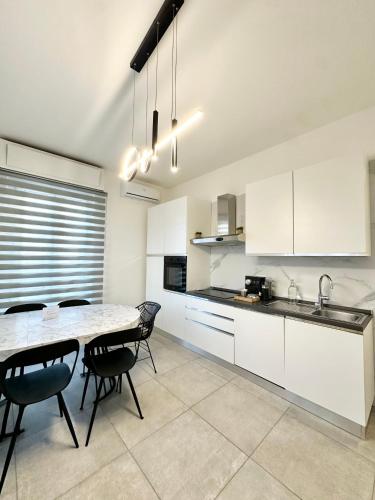 Apartment Dolce Vita Free Parking — 4-Star Luxury Hotel in Como, Italy