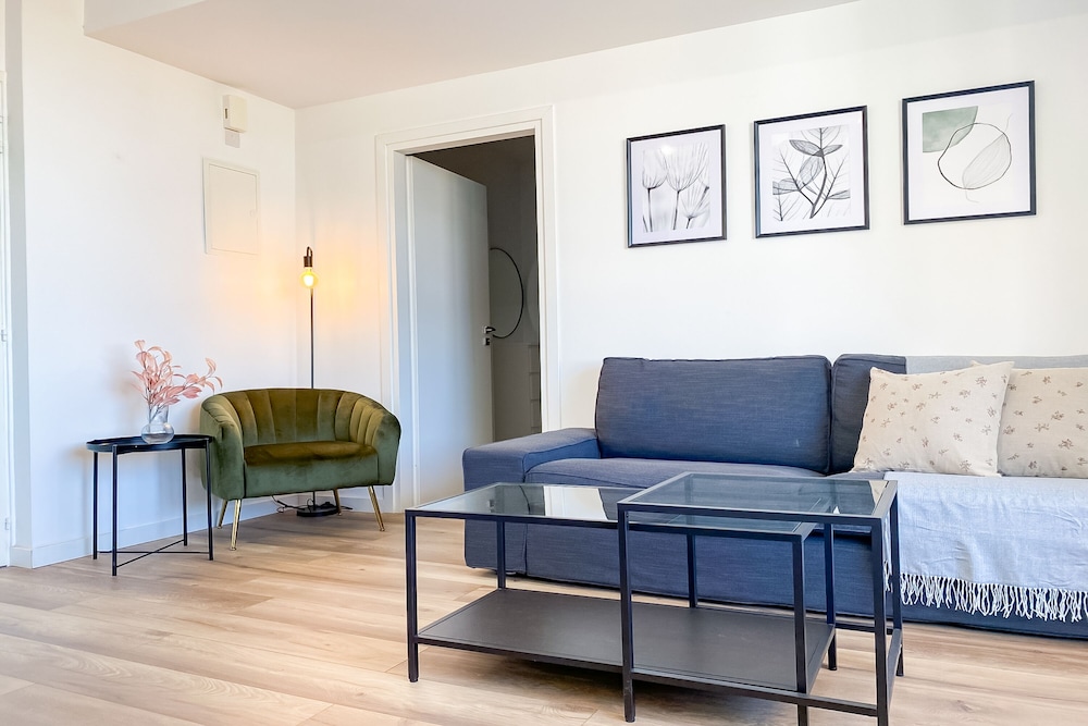 Phaedrus Living: Ourania City Heights Flat