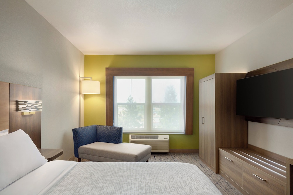 Holiday Inn Express West Sacramento - photo 8