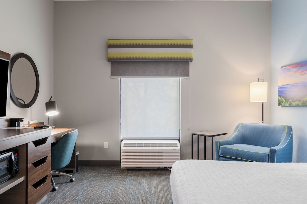 Hampton Inn Front Royal - photo 14