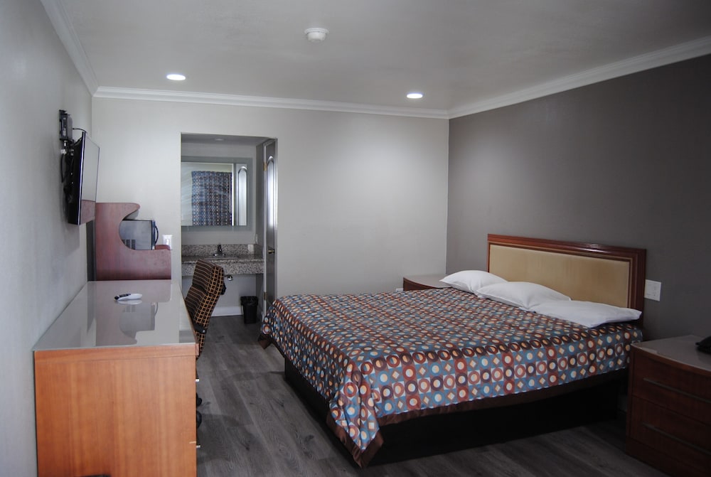 La Puente Inn Motel - photo 32