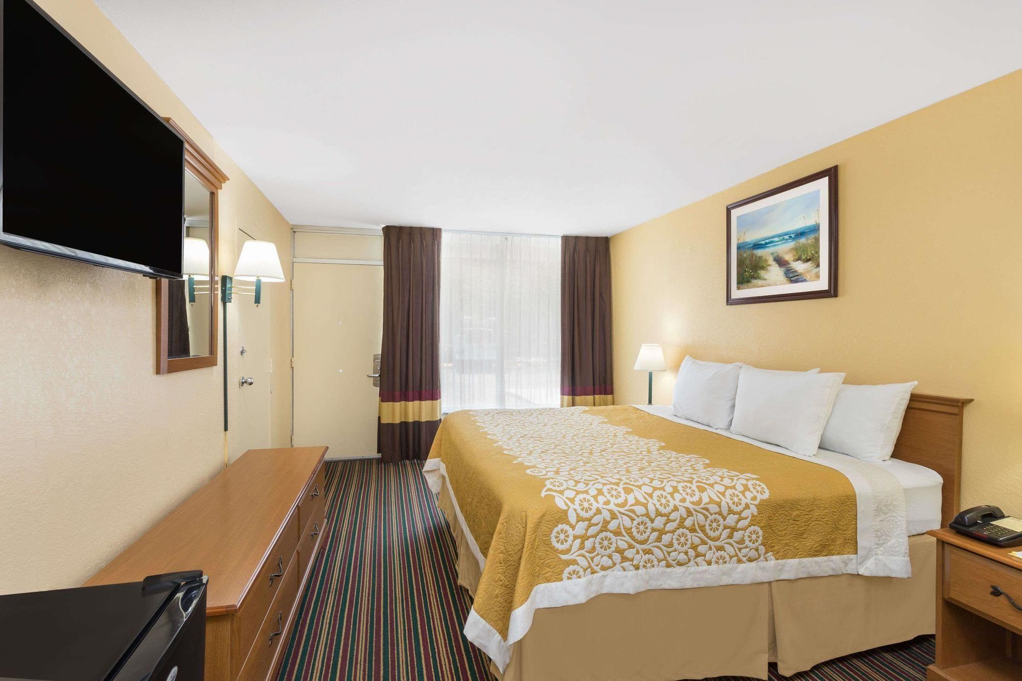 Days Inn by Wyndham Mt Pleasant Charleston Patriots Point - photo 4