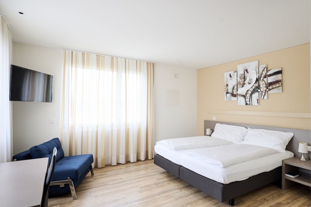 Smart Hotel Kreisel Self Check in — hotel in Lachen