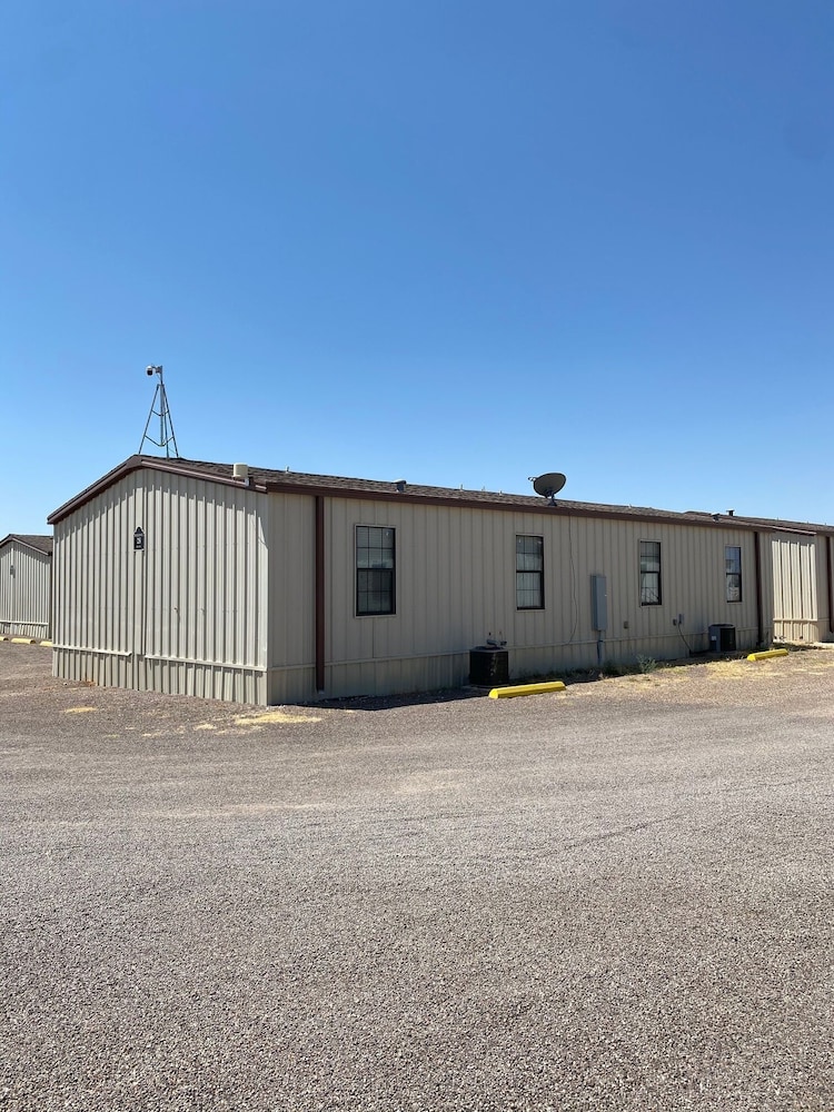 Ibex Workforce Housing - carbon neutral hotel in Gardendale