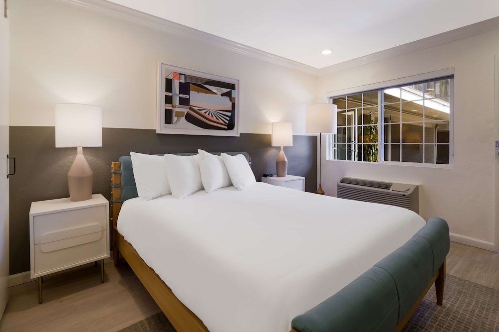 Signature Inn Oakland - photo 25