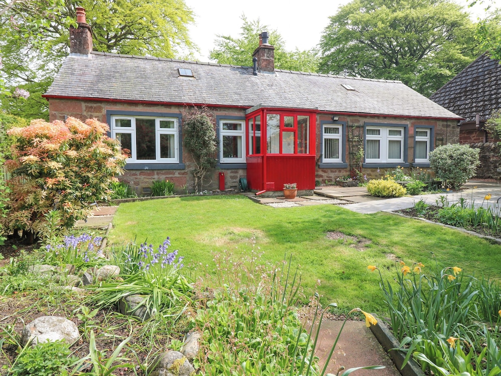 The Cottage — 4-Star Luxury Hotel in Kirriemuir, United Kingdom