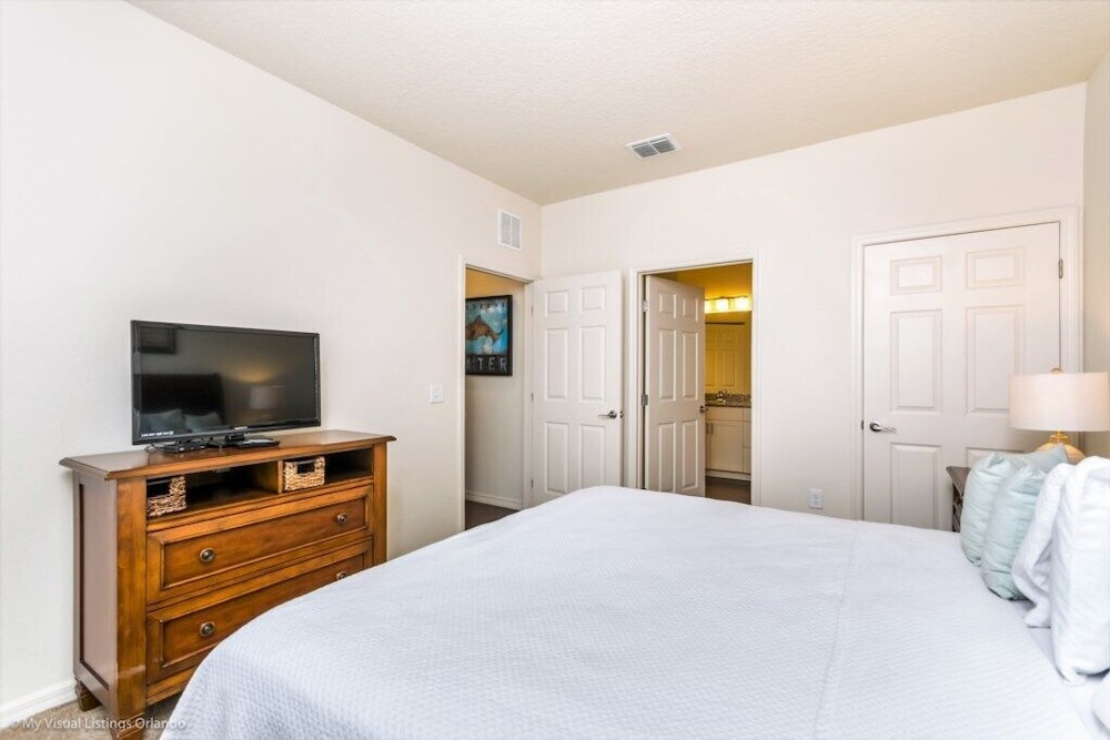 Lucaya Village Resort 4 Bedroom TownHome 4 Townhouse by RedAwning - photo 2