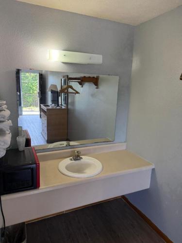 Lakeview Inn in Unknown City, United States