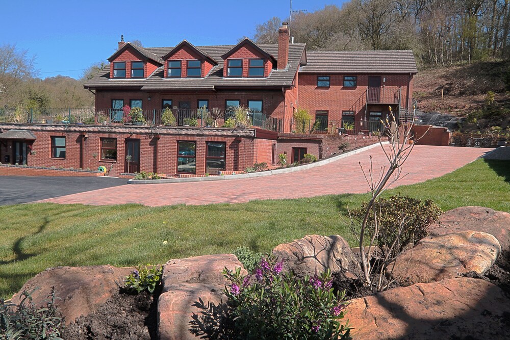 The Laurels B&B — 4-Star Luxury Hotel in Stoke-On-Trent, United Kingdom