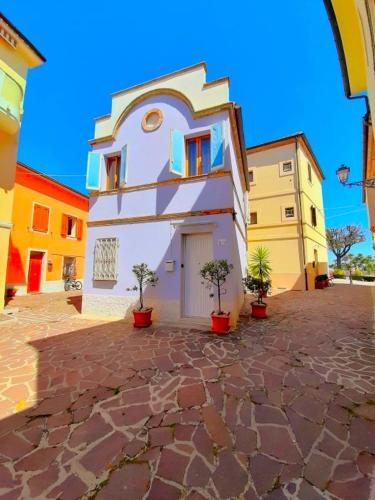 Cielo terra Luna in centro a Numana in Numana, Italy