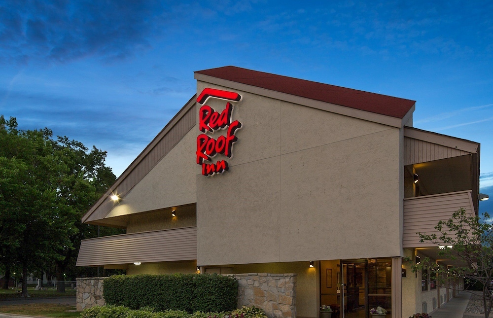 Red Roof Inn Detroit Roseville St Clair Shores - photo 31