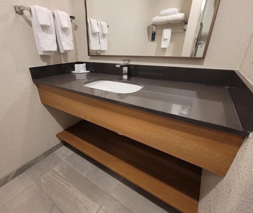 Fairfield Inn & Suites by Marriott Fort Wayne - photo 22