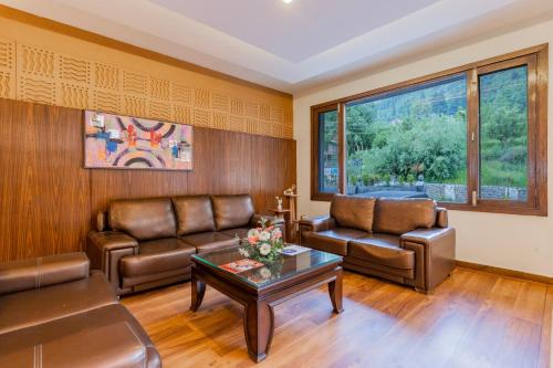 Treebo Premium Kapalin Resorts with Mountain View — 4-Star Luxury Hotel in Manali, India