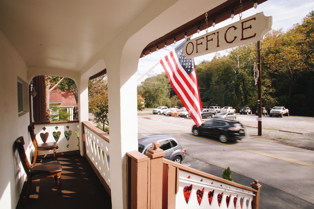 Riverbend Motel & Cabins - photo 29