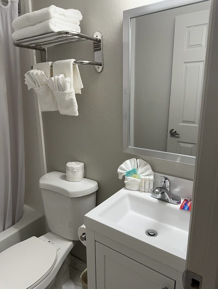Ritz Motel - photo 13